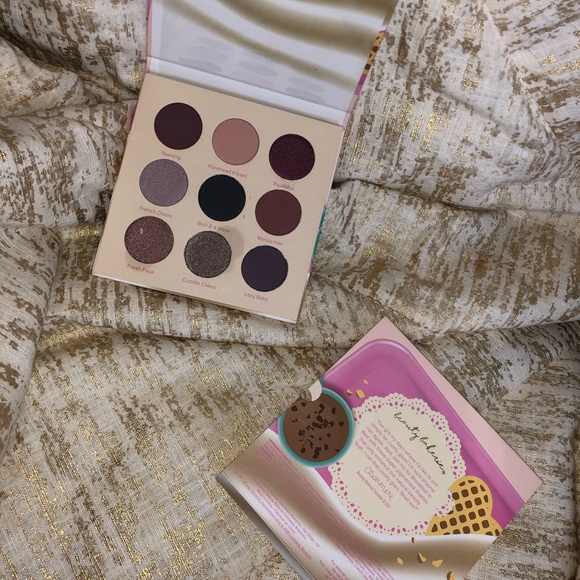 Breakfast in Bed Eyeshadow Palette EXTRA PIGMENT - Picture 7 of 11